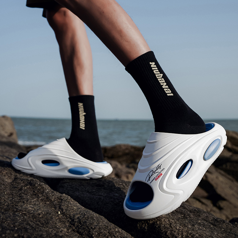 Las sandalias de suela gruesa de verano de todo fósforo de tendencia de chanclas son cómodas para usar en el exterior.