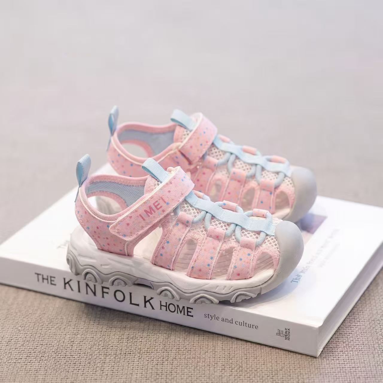 Zapatos casuales transpirables de malla para niños 2026 verano nuevo estilo de moda para niñas sandalias deportivas para correr image 4