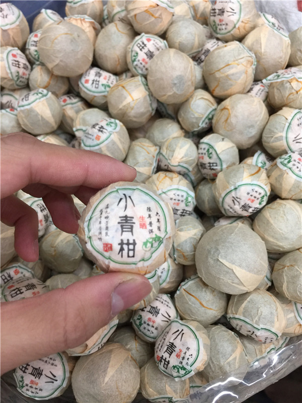 6 Year Aged Xiao Qing Gan Pu-erh Tea Chenpi Ripe Tea in Wooden Barrel Bag 500g in use