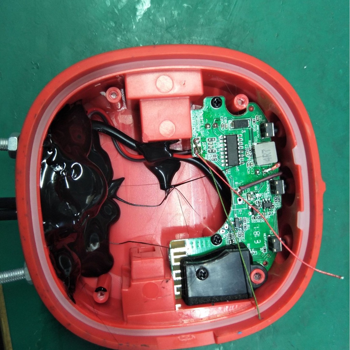 厂家供应100ＭＬ885阻燃黑胶　低气味快干粘性强过跌落测试