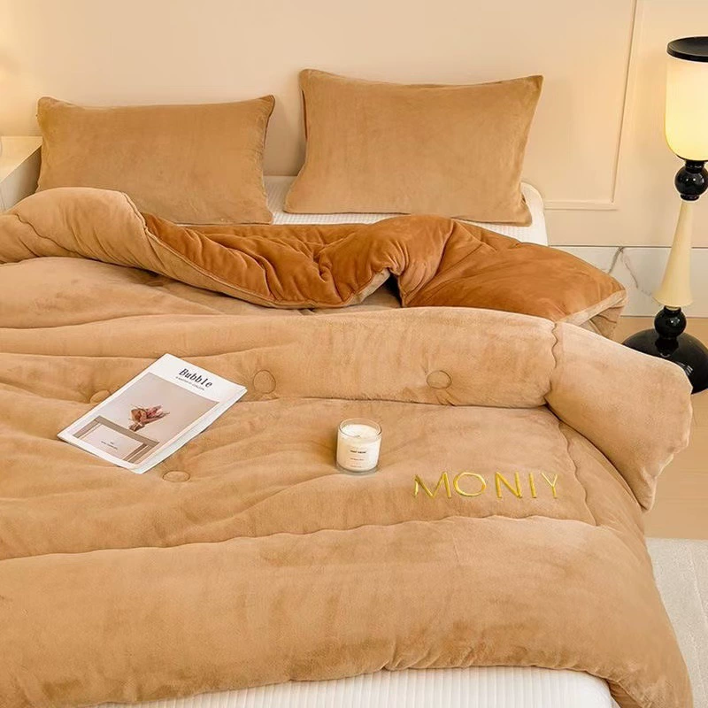 Молочный вельветовый одеяло, зимнее одеяло, утолщенное теплое хлопковое одеяло для зимы, одеяло из вельвета для студенческого общежития, одинарное одеяло, оптовая продажа постельного белья напрямую от производителя.