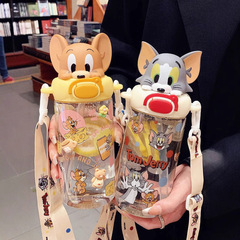 トムとジェリー子供用トリタンプラスチックウォーターカップ新しい男の子と女の子の学校特別なストローカップ夏の幼稚園
