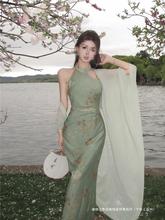 新中式印花无袖挂脖连衣裙女装夏季国风气质长裙绿色收腰包臀裙子