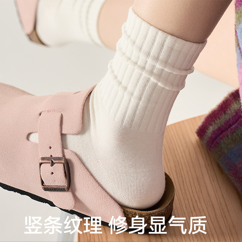 Mujeres primavera y verano, calcetines verticales, calcetines deportivos antibacterianos al por mayor, calcetines de mujer sin hueso de color sólido.