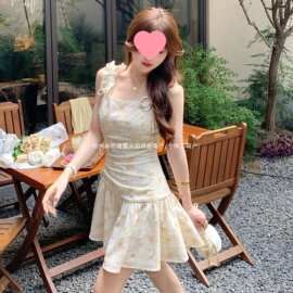 法式气质吊带新款碎花连衣裙女夏季收腰小个子显瘦吊带裙短裙裙子