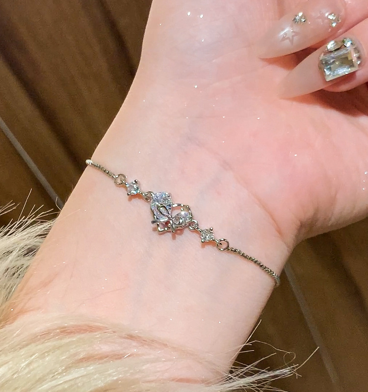 Wholesale of 2024 new asymmetrical diamond-encrusted heart-shaped bracelet for women, a fashionable, niche and high-end pull handle bracelet pic 21