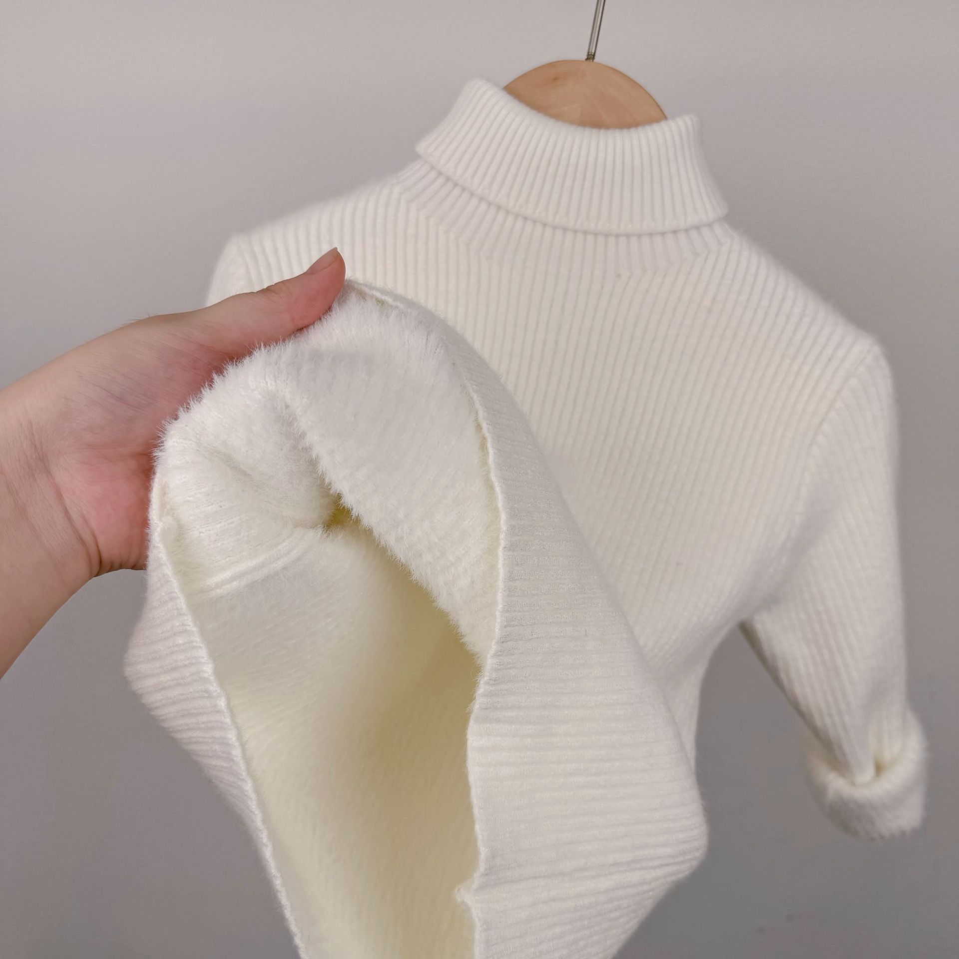 Suéter de invierno y otoño universal para niños engrosado en una camiseta de lana caliente para bebés de punto de fondo elástico de cuello alto para hombres y mujeres