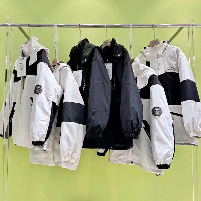 23 Winter detachable three-in-one couple jacket free size hooded short down jacket brand live broadcast tail goods