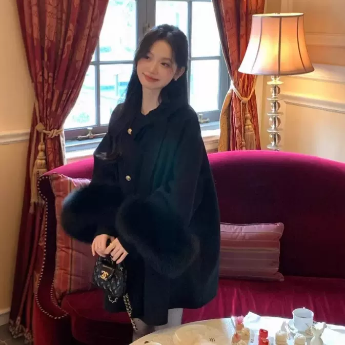 富家千金感斗篷大衣女士千金网红2025气质设计感白色新款毛呢百搭