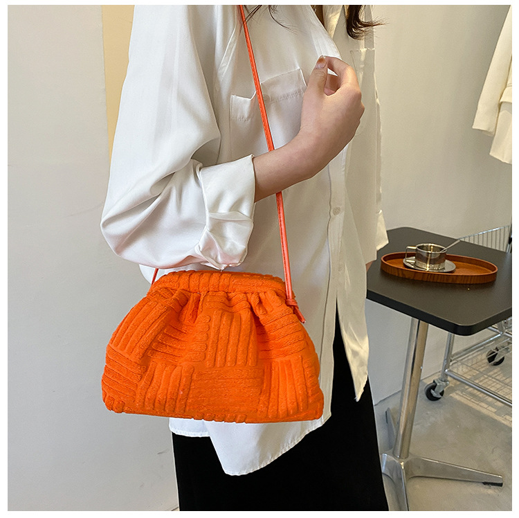 184g Weight Polyester Lining Material Clasp Frame Closure Type Sling Strap Strap Type Crossbody Bag Bags Type Casual, Daily, Shopping Occasion velvet Material Solid Color Pattern All Seasons Season Women's Gender Basic Style Cloud Shape Shape Women's Velvet Solid Color Basic Cloud Shape Clasp Frame Crossbody Bag 4