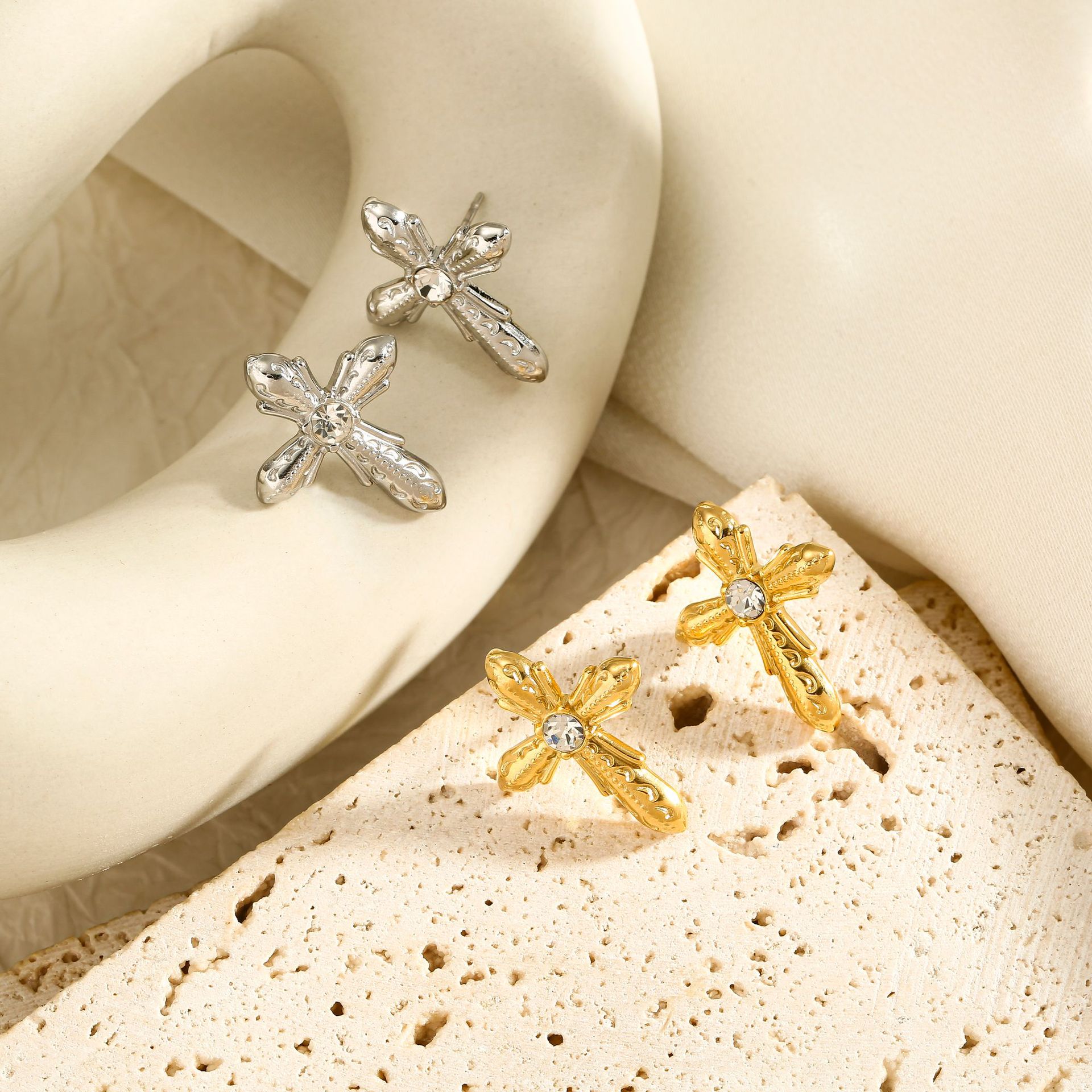 Daily Occasion Titanium Steel Material 1 Pair Basic Korean Style Cross Plating Inlay Titanium Steel Zircon Ear Studs