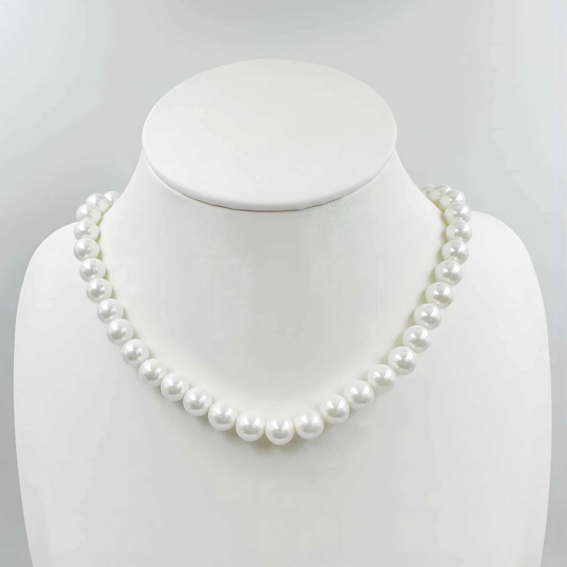 Women's Gender Retro French Style Round Artificial Pearl Shell Pearls Wholesale Necklace