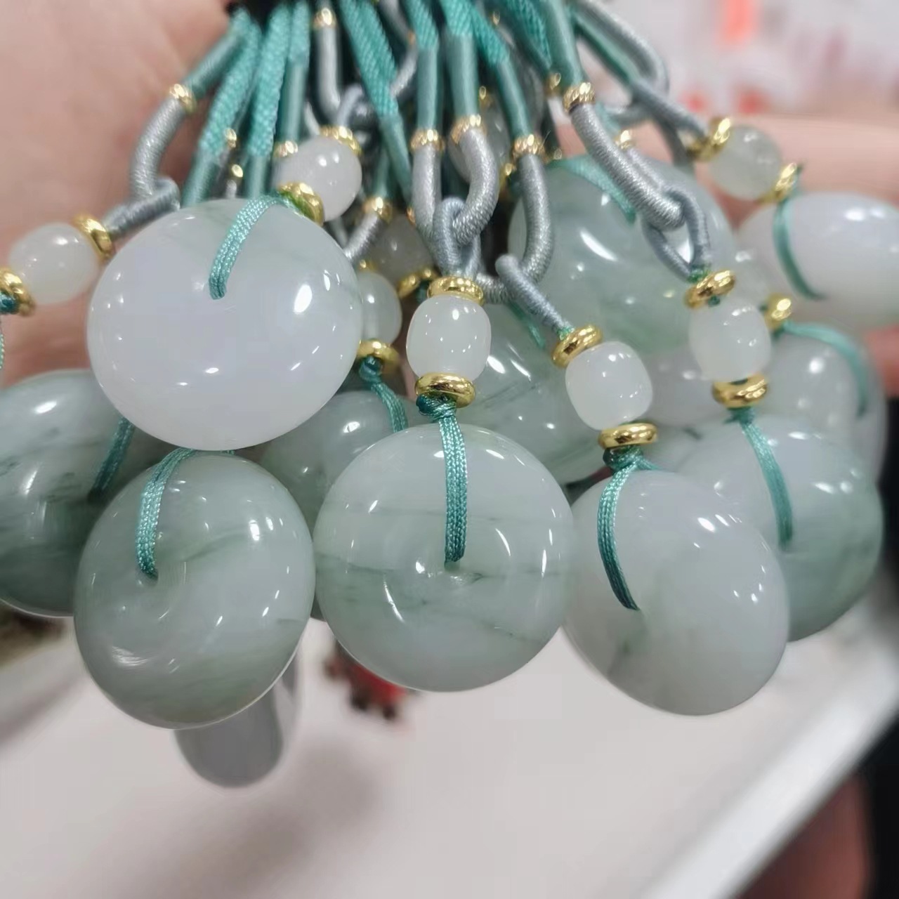 Natural Xinjiang Jin Si Yu Tian Shan Cui Ping An Kou Ru Yi Suo Yu Zhuai Wholesale Green Jade Pendant Live Stream