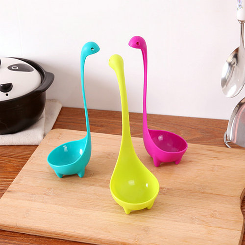 Creative and simple Loch Ness monster spoon long handle vertical high-value small spoon high temperature resistant plastic spoon wholesale