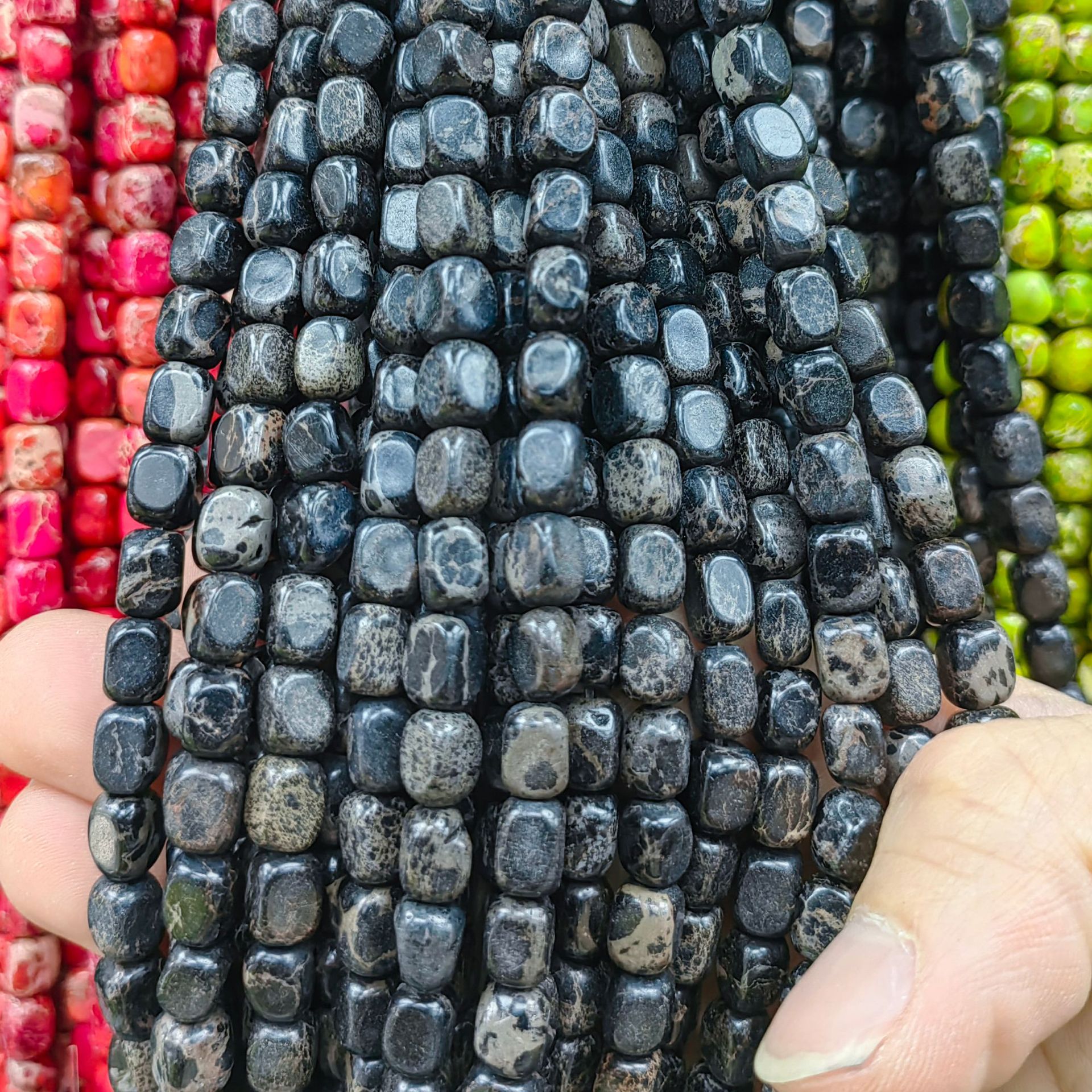 Ventas transfronterizas calientes de piedra imperial natural 5mm * 7mm con forma cuadrada multicolor perlas dispersas productos semiacabados joyas diy