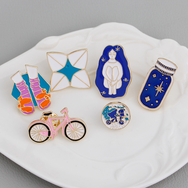 Creative bike lapel pin