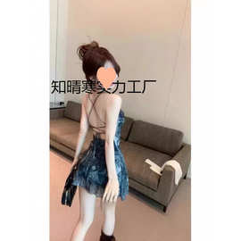 纯欲风辣妹交叉露背不规则印花吊带连衣裙女夏季外穿显瘦百搭短裙