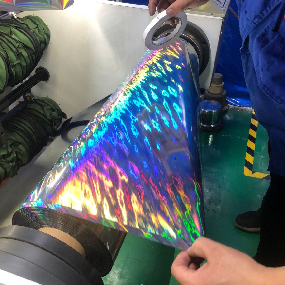 厂家供应 PET云彩镭射膜 pet复合炫彩膜定 全自动包装机复合膜卷