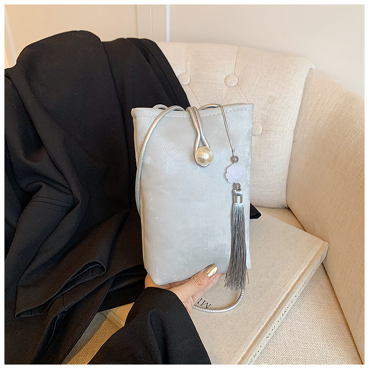 Bolso mini de estilo chino nuevo para mujer, edición 2025, de alta gama y versátil, monedero, bolso de hombro casual, bolso cruzado para teléfono móvil.