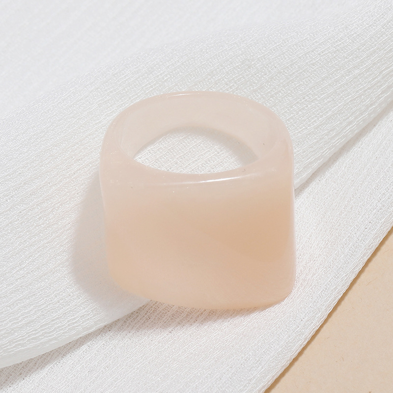 Korean Retro Resin Niche Design Index Finger Ring Fashion Temperament Simple Trend Acrylic Ring display picture 19