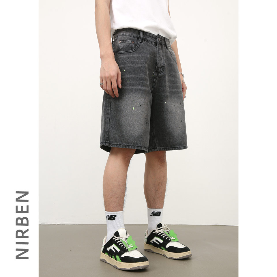 Quần short denim nam ống rộng lửng trên gối, họa tiết vệt sơn mực kiểu đường phố — Xanh lam nhạt, Đen xám