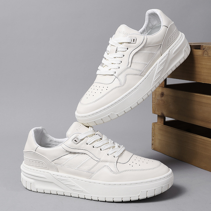 Directamente del fabricante: zapatillas blancas transpirables de cuero genuino para hombre, calzado deportivo informal de suela gruesa a la moda para otoño 2025, venta al por mayor.