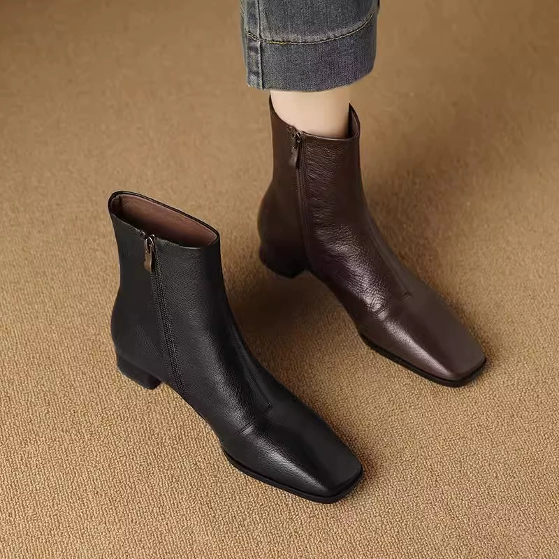 Мягкие кожаные черные ретро короткие сапоги женские осень-зима 2025 новая французская кожаная квадратная голова с толстыми каблуками Martin сапоги женские туфли