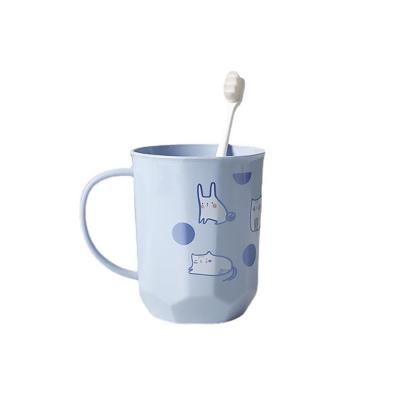 プラスチックうがいコップは子供の歯を磨くコップです。