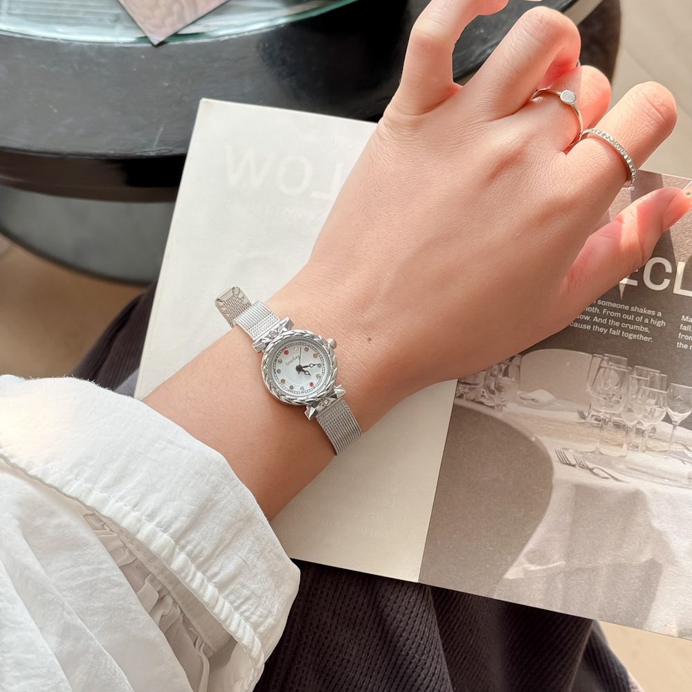 Qicaishi Moda Kadın Kol Saati Kadın Model Hasır Kordonlu Yuvarlak Günlük Su Geçirmez Yüksek Estetik Öğrenci Niş Sessiz Retro