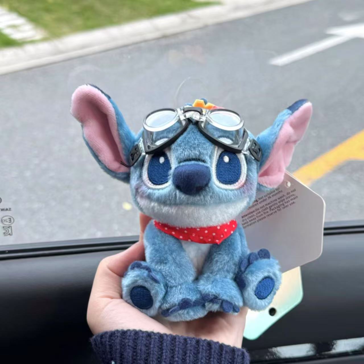 Stitch sentado en el bolsillo de punto rojo 【Colgante】