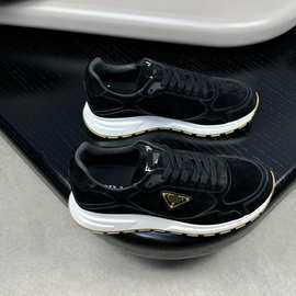 欧洲站新款真皮时尚男士百搭透气男鞋运动鞋跑步三角标休闲板鞋