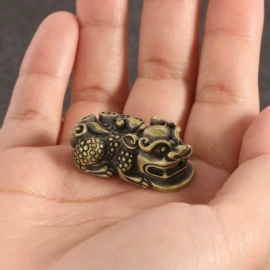 金属工艺品;钥匙扣及钥匙扣配件;家具拉手