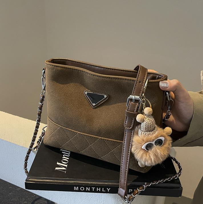 Bolso retro esmerilado simple bolso de mujer otoño / invierno 2024 nueva cadena bolso pequeño de moda estilo extranjero bolso de transporte