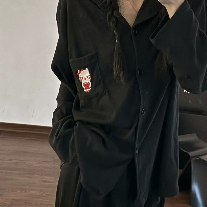 High-quality, cute cartoon cat-themed girls' pajamas, a warm and thick fleece set for autumn and winter, suitable for wearing both indoors and outdoors