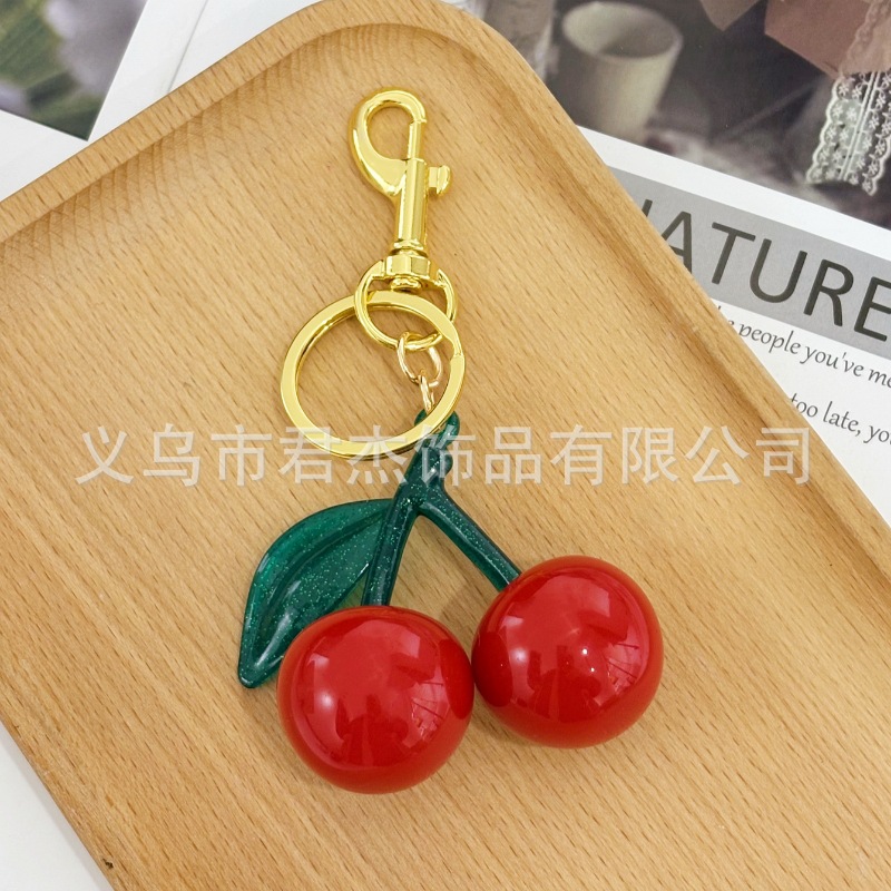 さくらんぼのキーホルダーアクセサリーのバッグのストラップがおしゃれで美しい水晶樹脂車センチ車のキーホルダーの女性