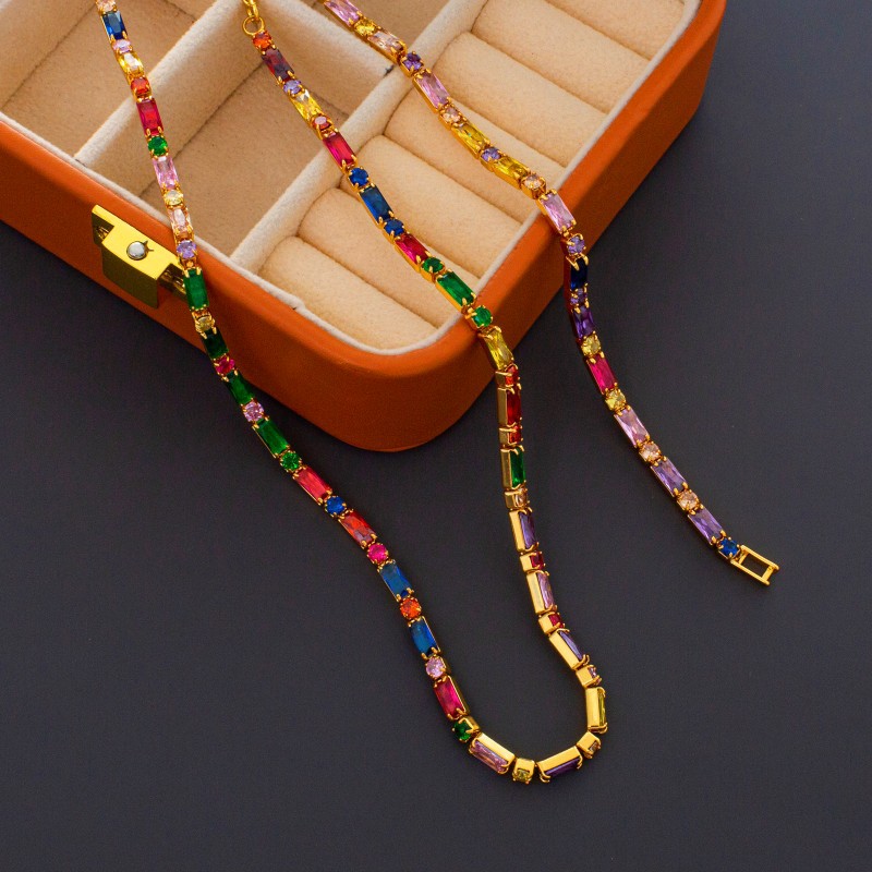 Fashionable brass pendant with zircon