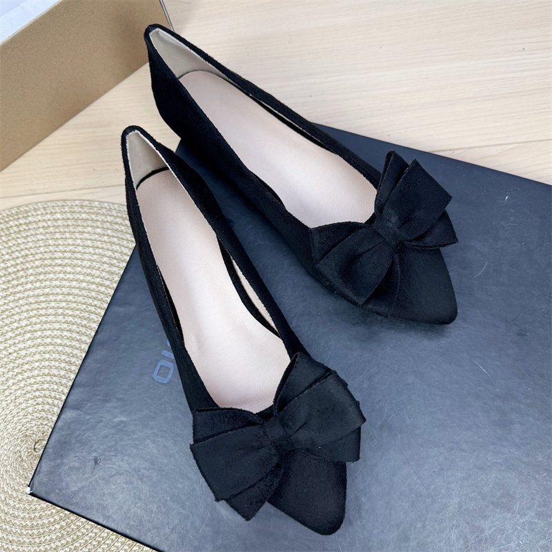 2026 Spring and Autumn New Style Sweet Bowknot Pointed Toe Shallow Mouth Flat Japanese Style Women's Commuter Shoes Single Shoes for Women