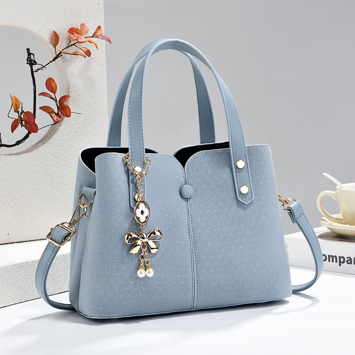 2026 nuevo estilo de lujo ligero sensación de bolso de mano alta sensación de mujer mochila de viaje simple versátil bolso al por mayor