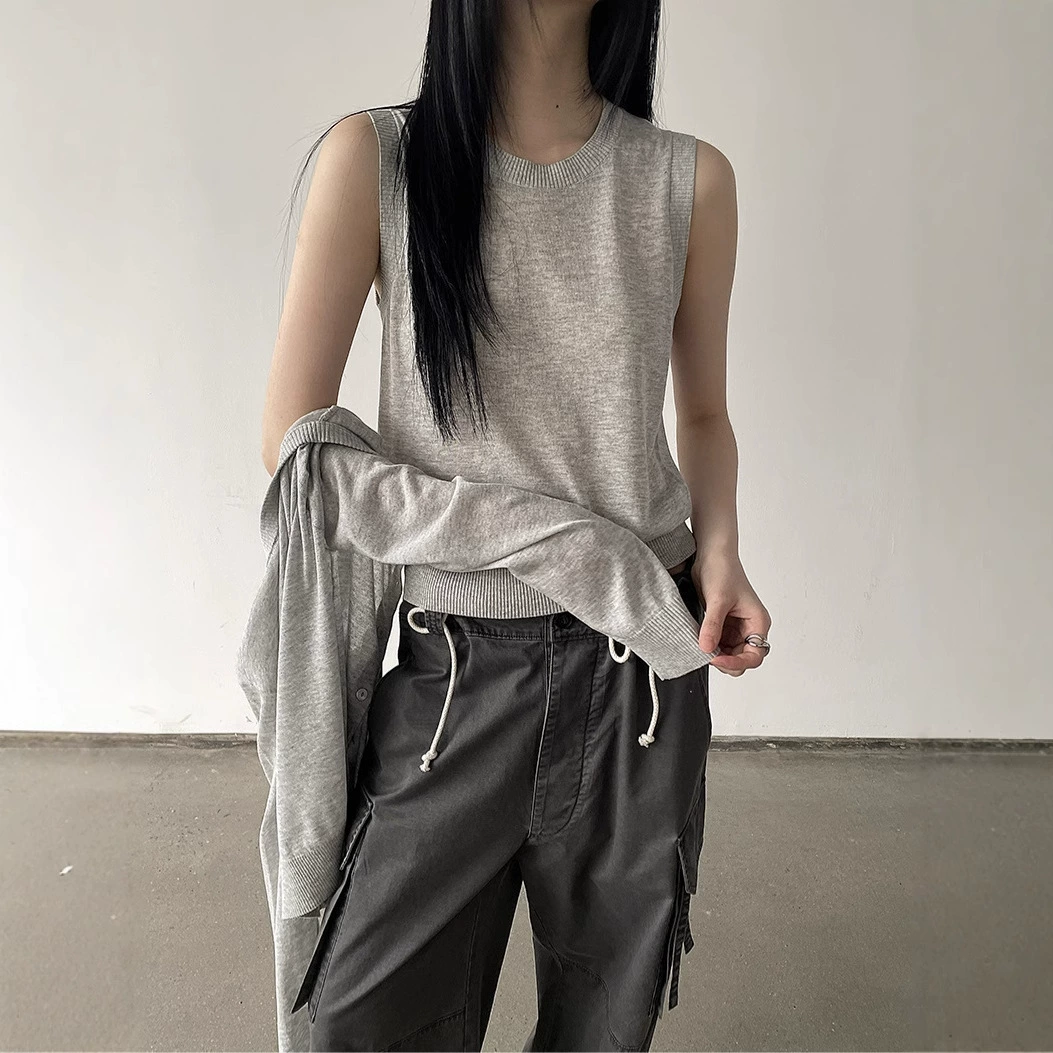 凡简 Base body-friendly summer top with cups, T-shirt sleevless, slim fit