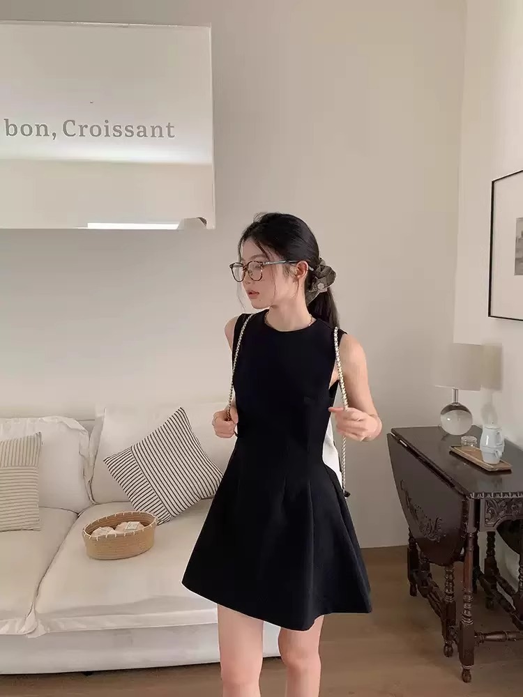 Black dress sleevless