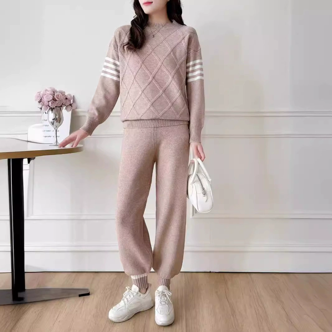 Корейский 2024 модный повседневный трикотажный набор женский ромбовидный топ трусик брюки полоски из двух частей с круглым вырезом