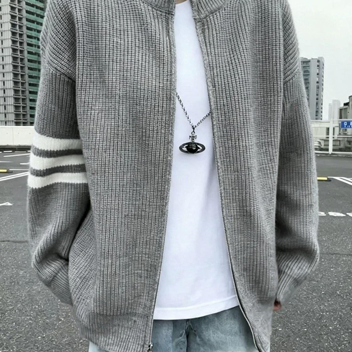 灰色三条杠双拉链开衫毛衣男秋季慵懒风条纹针织衫高级感夹克外套