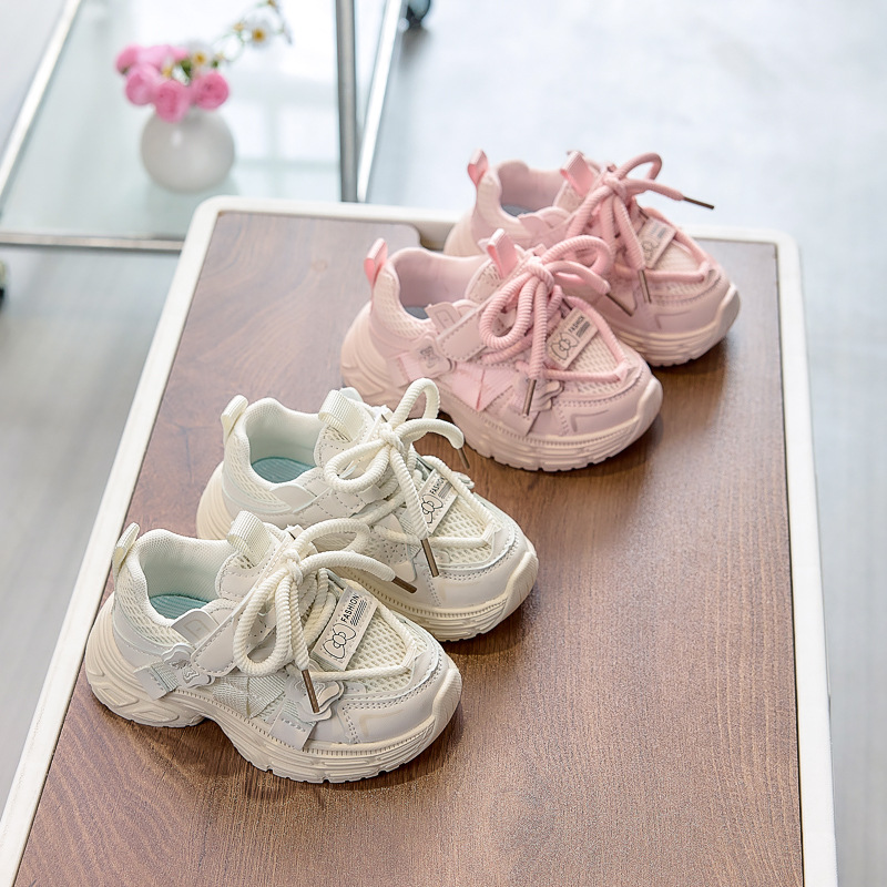 Zapatos deportivos para niños primavera nuevos zapatos de papá niñas respirables zapatos para bebés malos zapatos blancos universales zapatos simples en stock