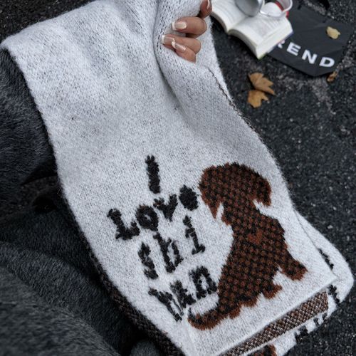 Japanese-style cute retro cartoon letter dog knitted scarf for women, autumn and winter fashionable design, warm and cold-resistant neck wrap