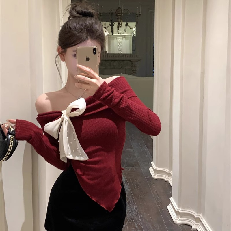 One-Shoulder Bow Knitted Bottoming Shirt for Women in Autum Christmas Red Long-Sleeved Sweater with a Chic and Beautiful Top