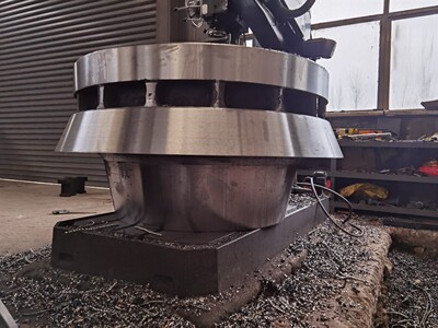 立磨轮毂铸钢，展鹏立磨辊芯铸造加工实体厂家|ru