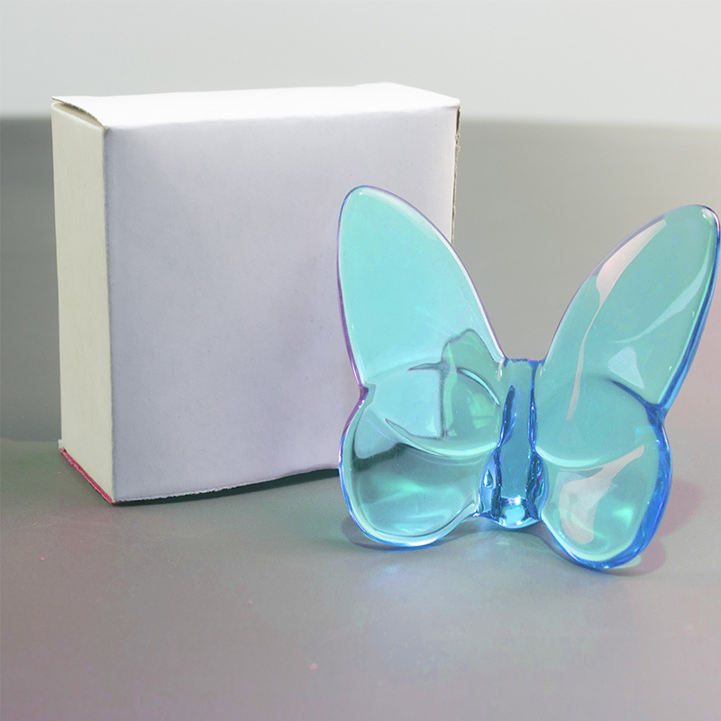 광택있는 하늘색 나비