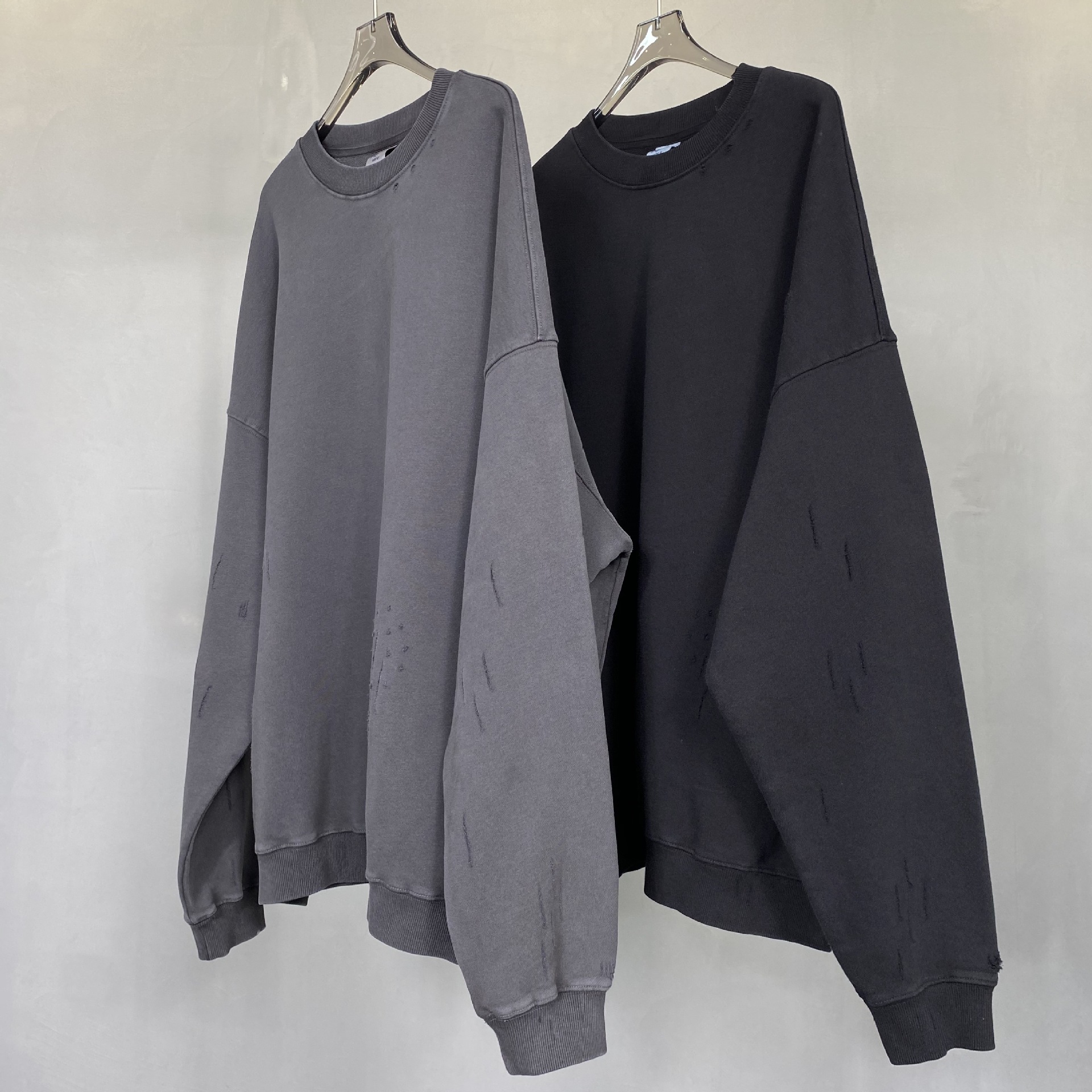 Herrenbekleidung High Street schwere 430 Gramm Fertigkleidung gewaschen, um alte, beschädigte Retro-Pullover mit Rundhalsausschnitt und Kapuze herzustellen_voghion.com