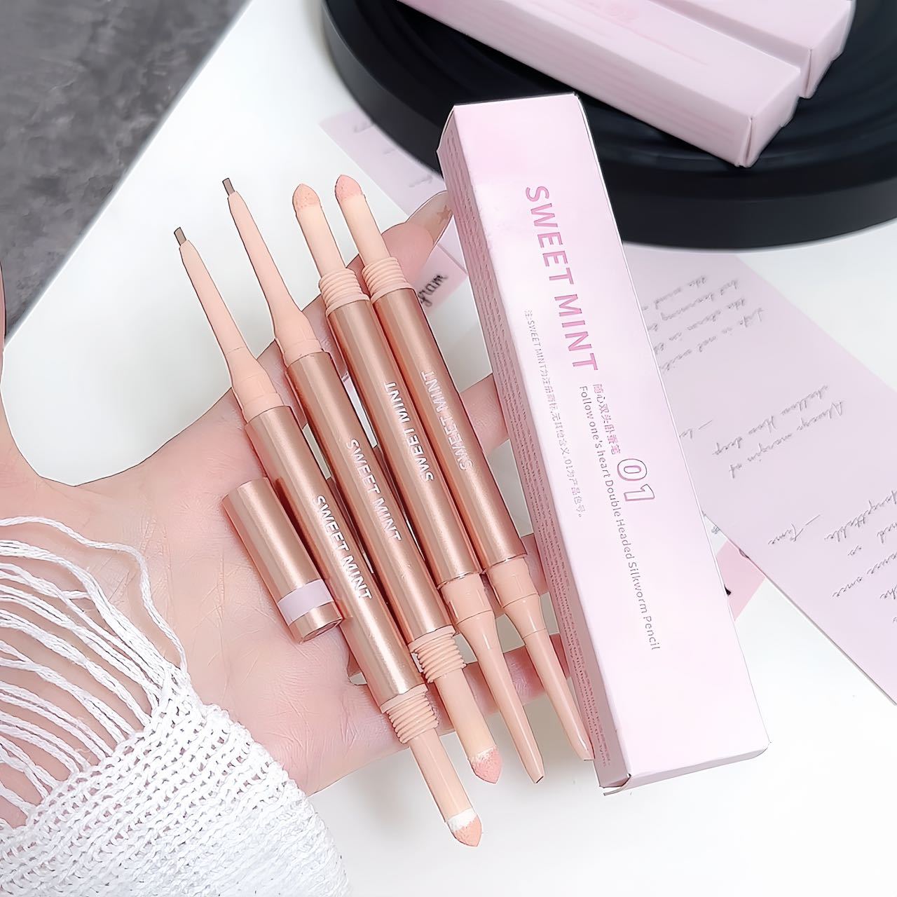 Sweet Mint Dual-Headed Eye Pencil for Natural 3D Contouring and Highlighting Shadows 2-in-1 Eye Pencil