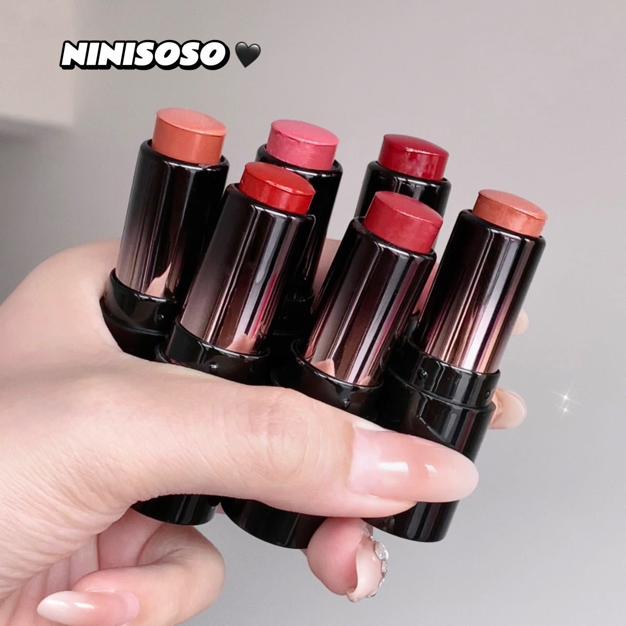 NINISOSO Beige lipstick is hydrating, delicate and does not dry out, making the lips look fair and chubby. It has a natural summer atmosphere and is a lipstick for women undefined